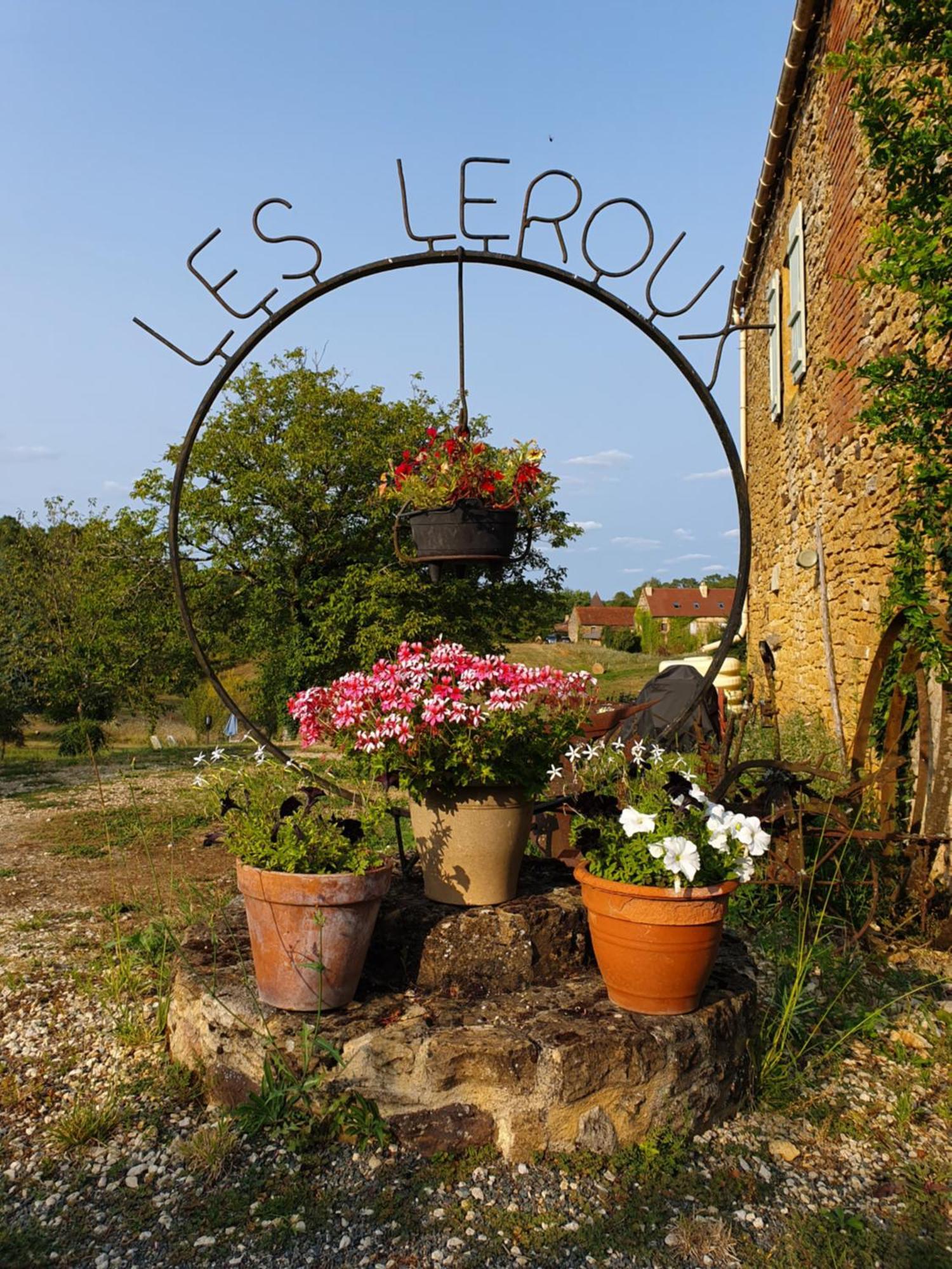 La Libellule And Le Papillon Gites At Les Leroux, Near Frayssinet-Le-Gelat Exterior photo